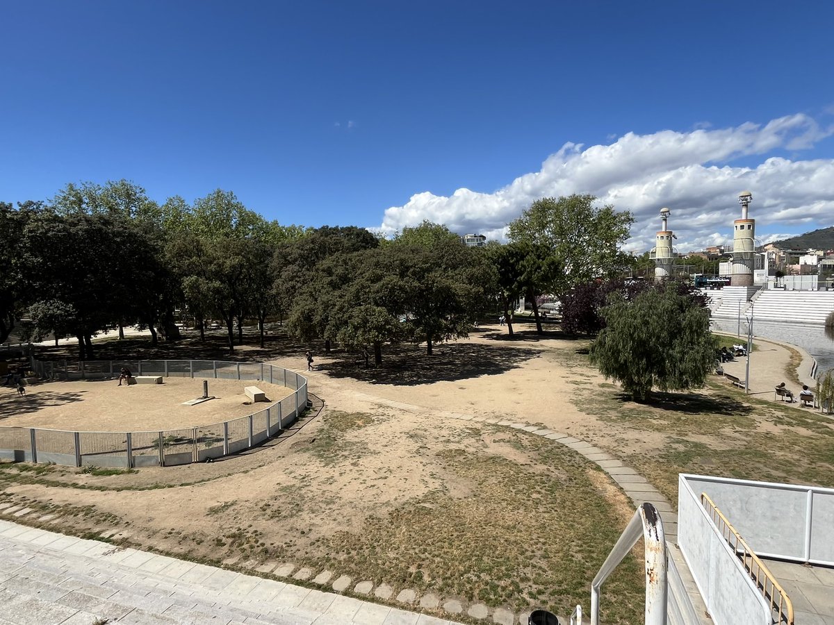 5312_lab's tweet photo. Parc de l’Espanya Industrial reformat i a Sants encara no tenim un espai verd! 🍃🌿 Podríem equilibrar els espais per 🐕 i persones? @BCN_SantsMont @bcn_ajuntament https://t.co/d04OUvbOb2