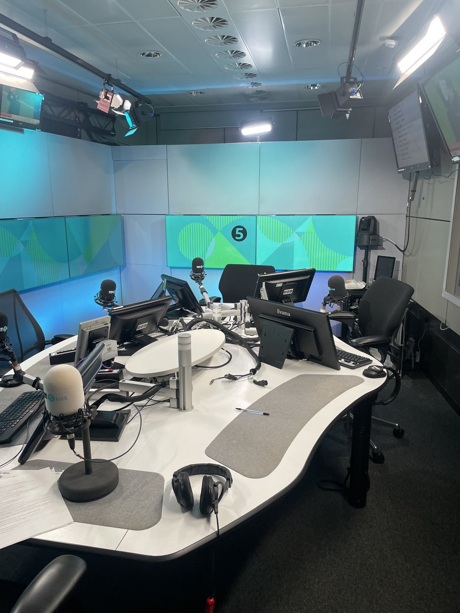 leamrico's tweet photo. Great to be pat of the ⁦@5liveSport Team⁩ for the Easter weekend of football ⚽️ ⁦@1AaronPaul⁩  xHappy Easter x🐣 https://t.co/cPBlVncHYv
