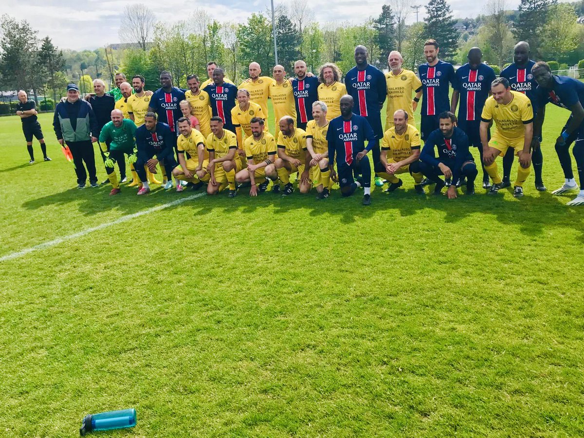 AS TROUVILLE DEAUVILLE (@astdofficiel) on Twitter photo 🤗 | Hier, nos 𝗩𝗘́𝗧𝗘́𝗥𝗔𝗡𝗦 ont eu le plaisir d’affronter ceux du <a href="/PSG_inside/">Paris Saint-Germain</a> .
🤝 | Merci aux 𝗩𝗘́𝗧𝗘́𝗥𝗔𝗡𝗦 𝗗𝗨 𝗣𝗦𝗚 pour leur présence et leur fair-play.
🔜 | RDV l’année prochaine !
#teamastd | #football | #trouville | #deauville | #PSG | #Vétérans | 🤗 | Hier, nos 𝗩𝗘́𝗧𝗘́𝗥𝗔𝗡𝗦 ont eu le plaisir d’affronter ceux du <a href="/PSG_inside/">Paris Saint-Germain</a> .
🤝 | Merci aux 𝗩𝗘́𝗧𝗘́𝗥𝗔𝗡𝗦 𝗗𝗨 𝗣𝗦𝗚 pour leur présence et leur fair-play.
🔜 | RDV l’année prochaine !
#teamastd | #football | #trouville | #deauville | #PSG | #Vétérans |