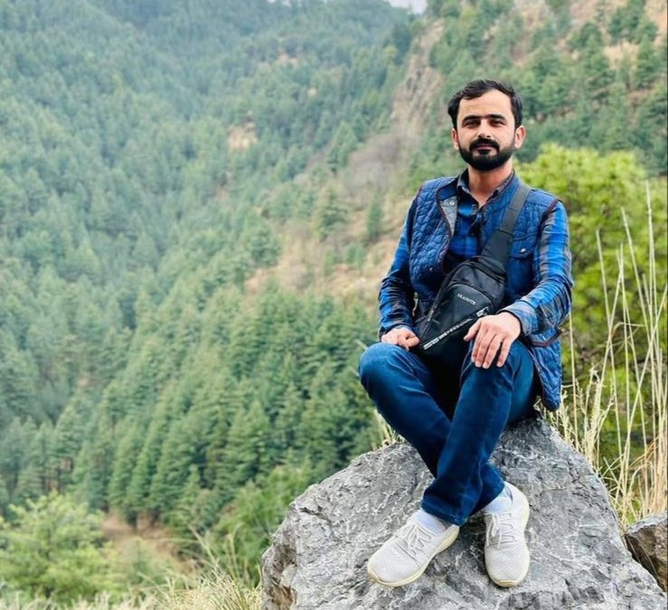 یک نظامی پیشین به دلیل بی‌سرنوشتی پرونده مهاجرتی‌اش در پاکستان خود را حلق‌آویز کرد

یکی از افسران سابق اردوی ملی افغانستان، به دلیل بی‌سرنوشتی پرونده مهاجرتی‌اش به امریکا، صبح امروز در منطقه راولپندیِ پاکستان خود را حلق‌آویز کرد و به زندگی‌اش پایان داد.

 t.me/aamajnews24/28…