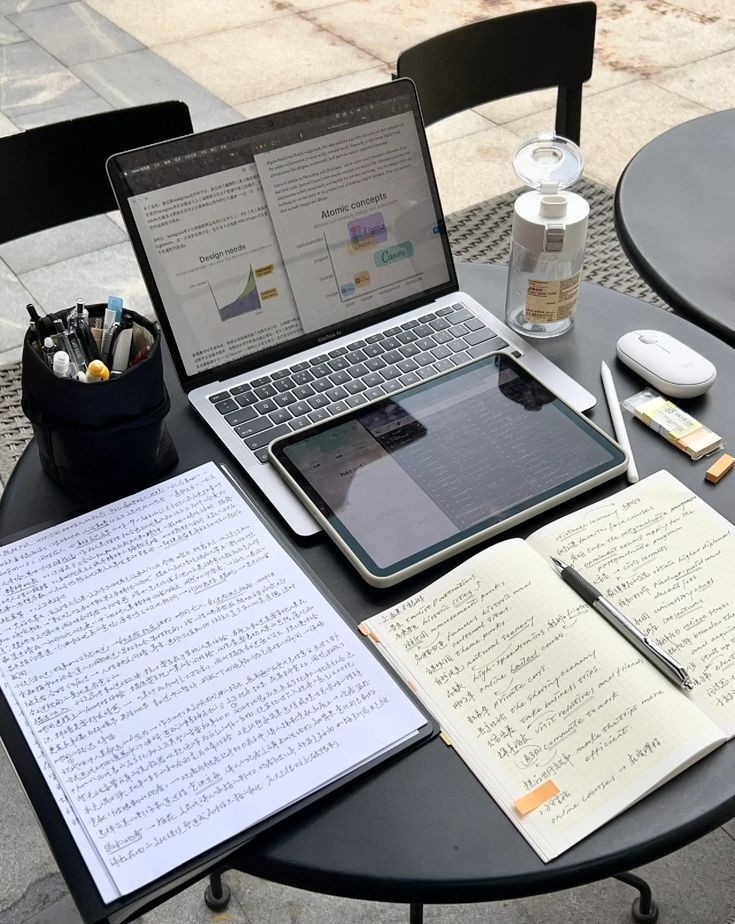 livleyluv_'s tweet photo. pov : you're as a college student *｡･+🖊🎒･｡*+💻📖˚｡⋆

an interactive polling thread 📚 https://t.co/oNuGo1wE4X
