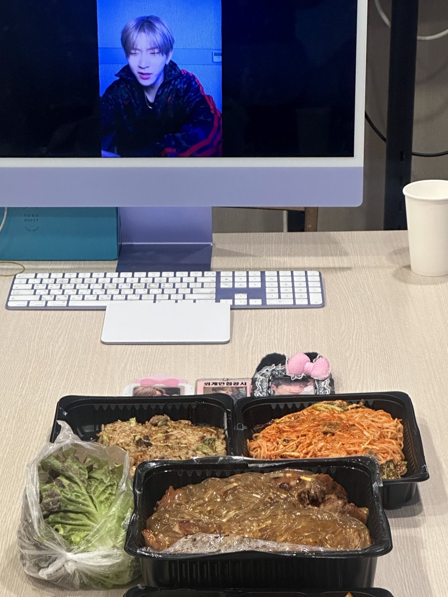 성준 추천 막팬정식 족보세트♥︎♥︎ 
도착과 동시에 라이브 와주셧어요. .