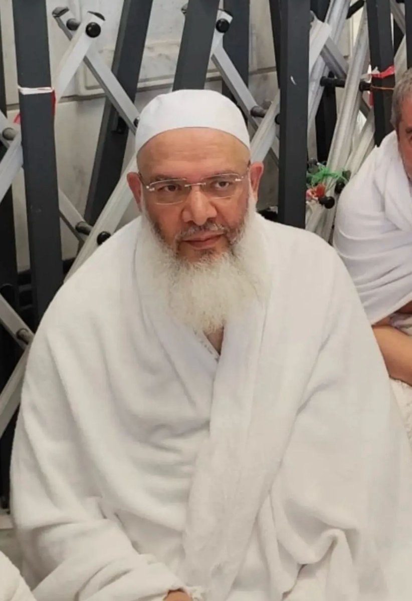 İçi ummân-ı vahdettir,yüzü sâhra-yı kesrettir.🤍🌹
Ummanın içinde susuz bırakma Allahım