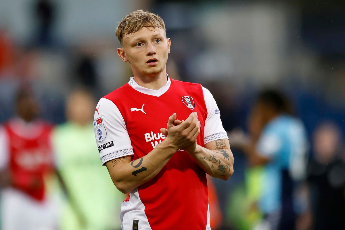 Not seen anyone mention him so thought I would - I’ve been pleasantly surprised by Jack Holmes’ performances in the RWB role these past few games.

Brings some much needed ball-carrying ability and his use of the ball/keeping possession under pressure has been impressive.

#RUFC