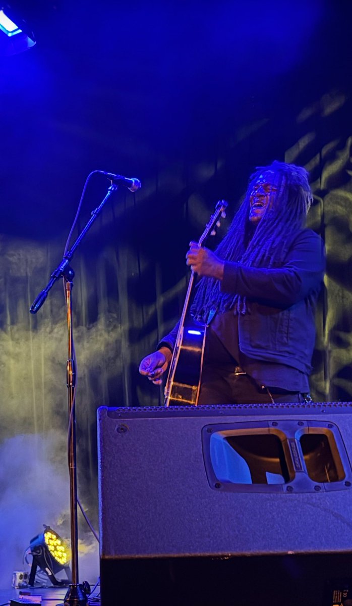 Hey, Siri: Define “consummate performer:” Someone who is exceptionally skilled &amp; highly accomplished in their field. Implies a level of mastery that goes beyond simply being good; it's about achieving a level of perfection and grace in their craft. See also: <a href="/jeffreygmusic/">Jeffrey Gaines</a>