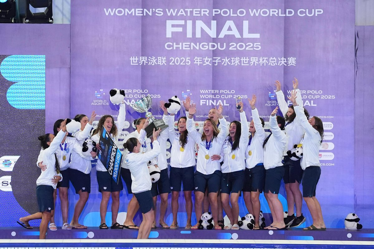WorldAquatics's tweet photo. 🏆🇬🇷 GREECE ARE THE WORLD CUP CHAMPIONS🏆 #WaterPolo 

🥈Hungary
🥉Netherlands https://t.co/x5eW8jzHs0