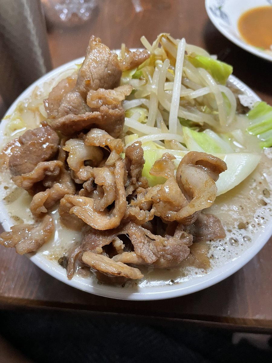 今日の晩飯はサボってマルタイのラーメン熊本味野菜モリモリ！
すでに刺身食べすぎてお腹いっぱいだけど食べます🥹
娘は麺好きなんでモリモリ食べてくれるw

#マルタイ最高