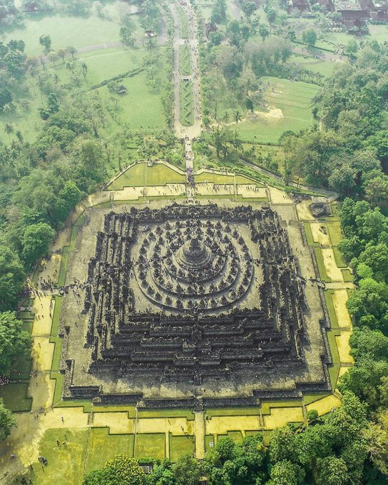 VertigoWarrior's tweet photo. A Thread of Surreal Religious Wonders That Seem Too Magical to Be True 🧵

(Open to Step Into Extraordinary Realms of Faith) https://t.co/QymmECXGaP