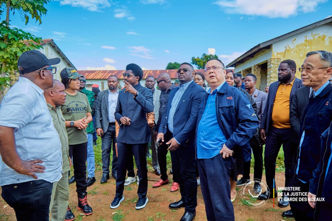 ⚖️LIKASI : Le minetat de la Justice et Garde des Sceaux Excellence <a href="/ConstantMutamba/">Constant Mutamba</a> inspecte les travaux de la réhabilitation de la prison centrale BULUO