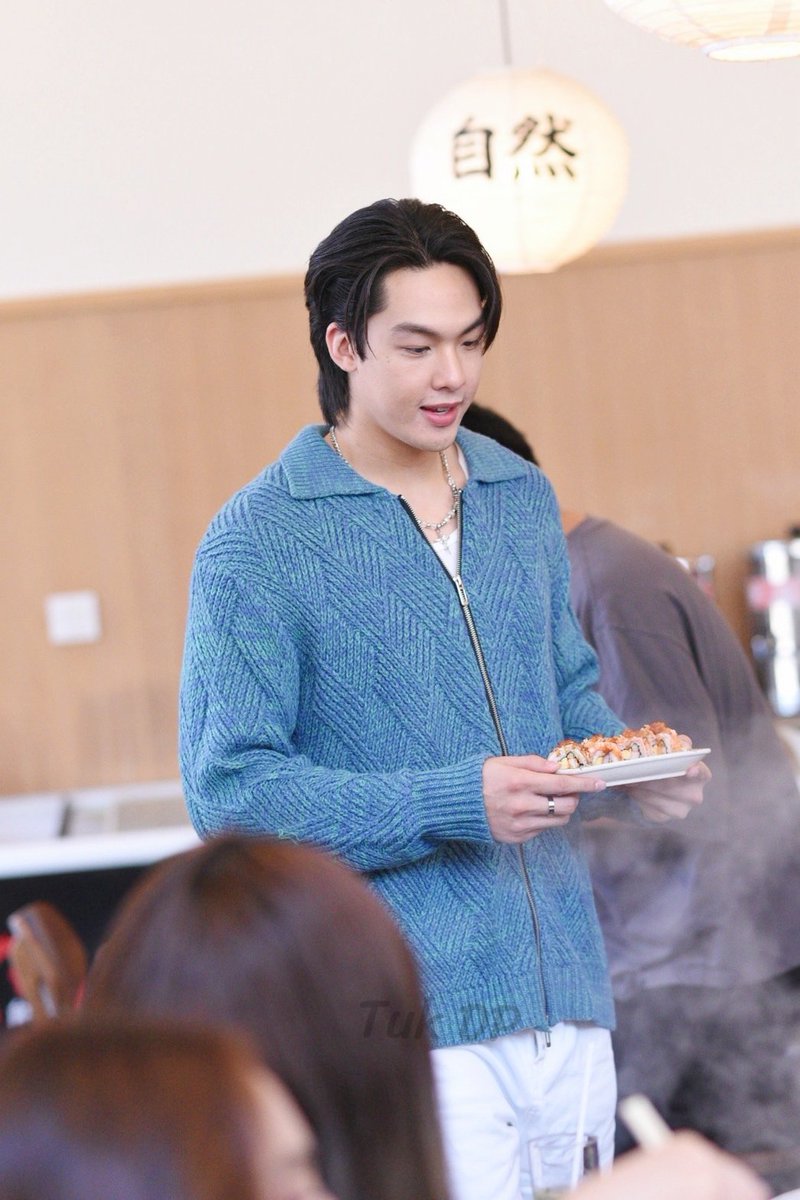 youremyright's tweet photo. ผู้บอก็เสิร์ฟเอง นักเลงพอ ———

#.เจ้าของวันเกิดหล่อบอกต่อด้วย 🫠✨️

#อู๋กิตติภณ | #aukittipon
#meeting_prebirthdayAUkittipon https://t.co/Hgy3WOtUxD