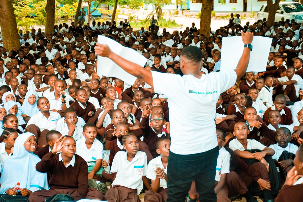 Chog_tanzania's tweet photo. Pongezi nyingi kwa vijana Shule ya Sekondari Nguvu Mpya, wameonyesha uelewa mkubwa kuhusu umuhimu wa lishe bora katika maisha yao ya kila siku.

Kupitia mijadala na mafunzo shuleni kwao, wamejifunza jinsi ya kufanya uchaguzi sahihi wa chakula kwa afya bora na maendeleo ya elimu. https://t.co/sRl8l6STiN