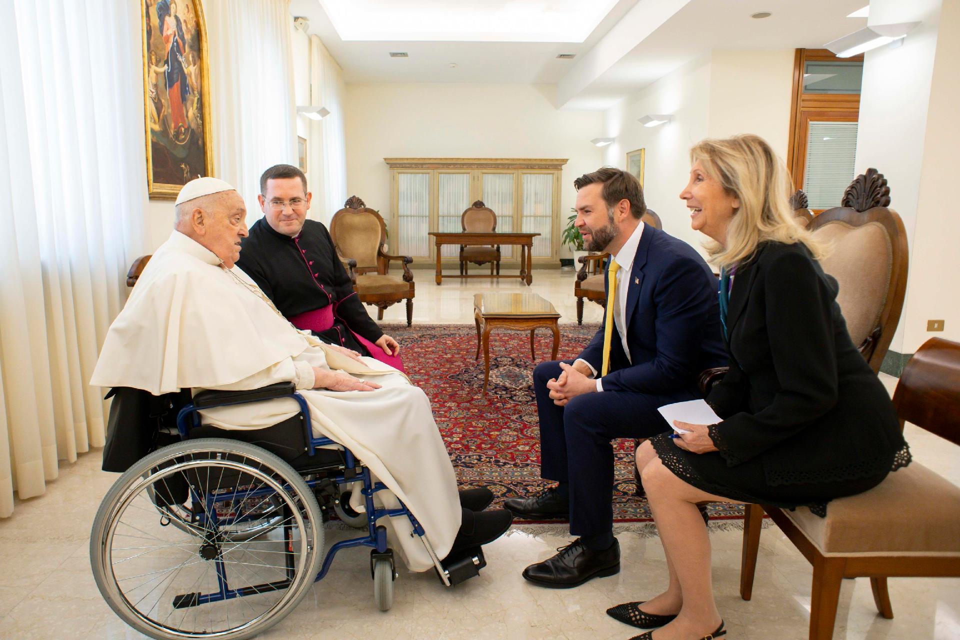 El Papa, con Vance