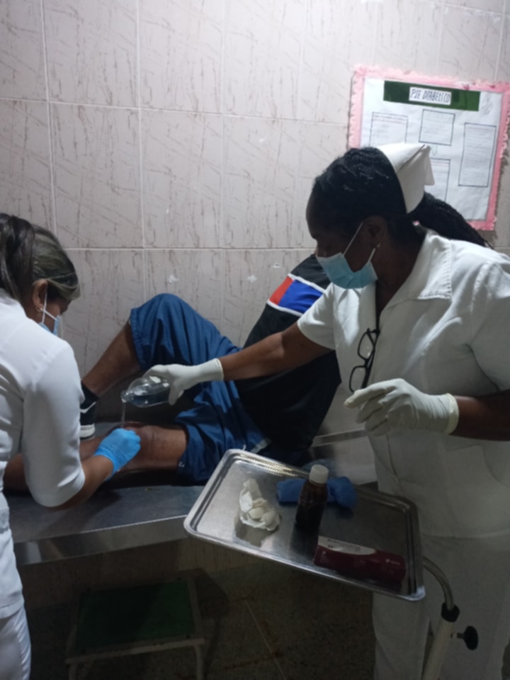 MaribelEst52318's tweet photo. Cuba siempre solidaria en la Colaboración Médica en diferentes países del mundo .Realiza funciones asistenciales en Venezuela,  la Licenciada en Enfermería  Elsa Cambell Celestino #CubaEsSalud#HolguinSi https://t.co/R938icQOzS