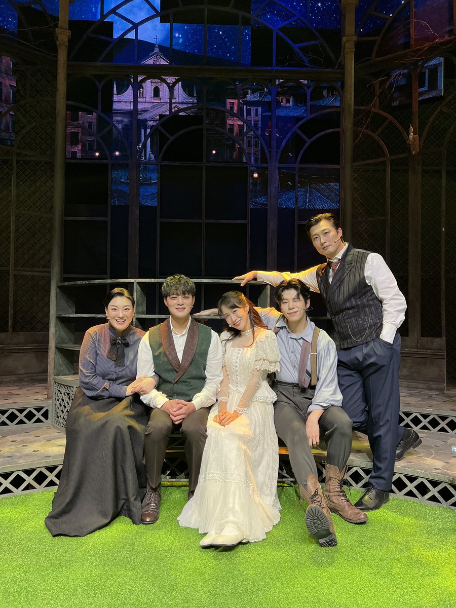 Rappaccini_M's tweet photo. [뮤지컬 #라파치니의정원]

🥀 마지막 공연 단체사진 공개

#김종구 #박새힘 #황순종 #지혜근 #장예원 배우가 마지막 공연을 마쳤습니다!

종구라파치니 새힘베아트리체 순종지오바니 혜근발리오니 예원리자베타를 사랑해 주셔서 감사합니다

2025.01.30-04.20
플러스씨어터 https://t.co/Mq3sPAArM6