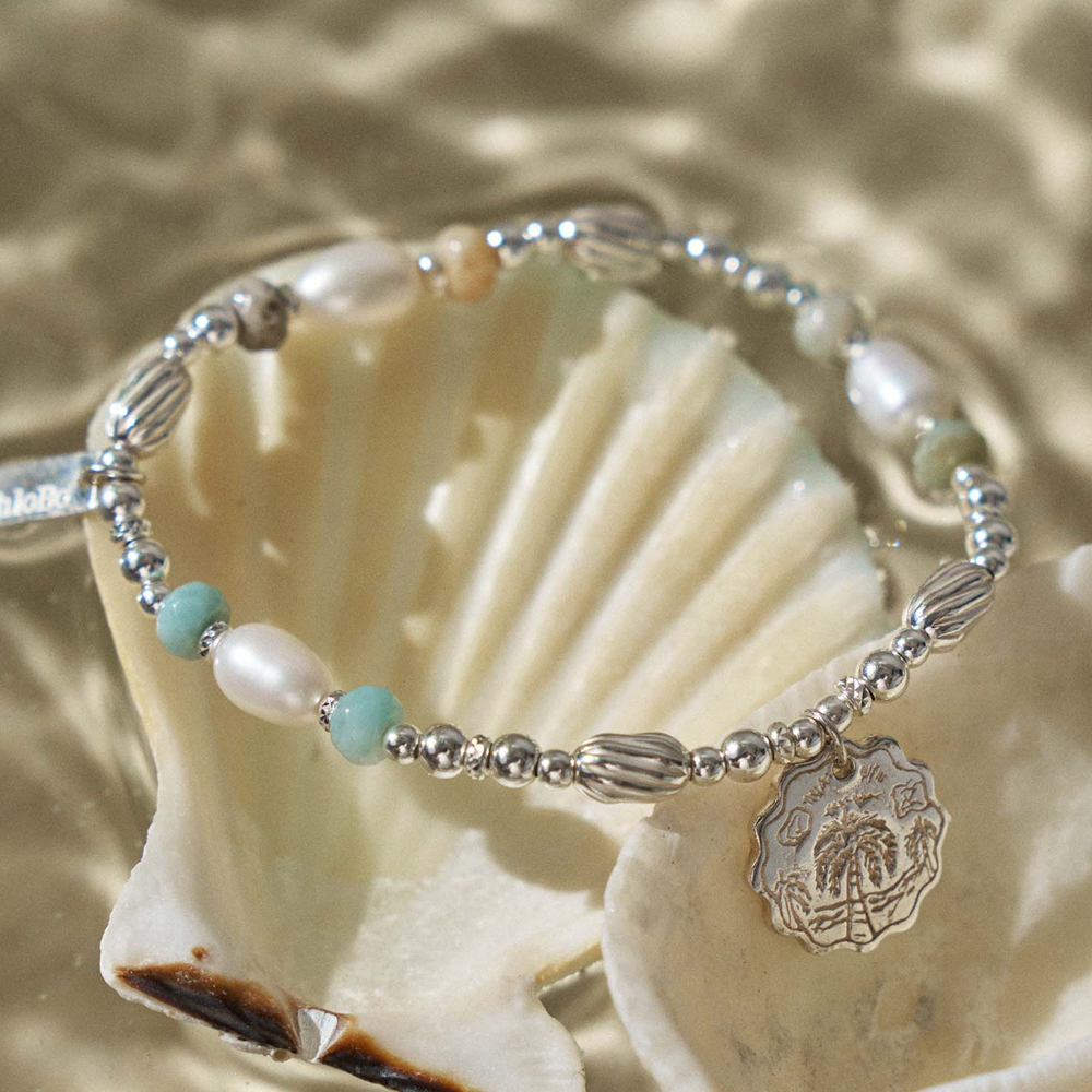 Handcrafted in Bali, this coconut palm bracelet embodies spiritual peace and harmony with nature through its use of Amazonite and Freshwater Pearl 🧘‍♀️

The perfect gift for gifting to a loved one or as a treat for yourself 👉 bit.ly/4ik1Bfm