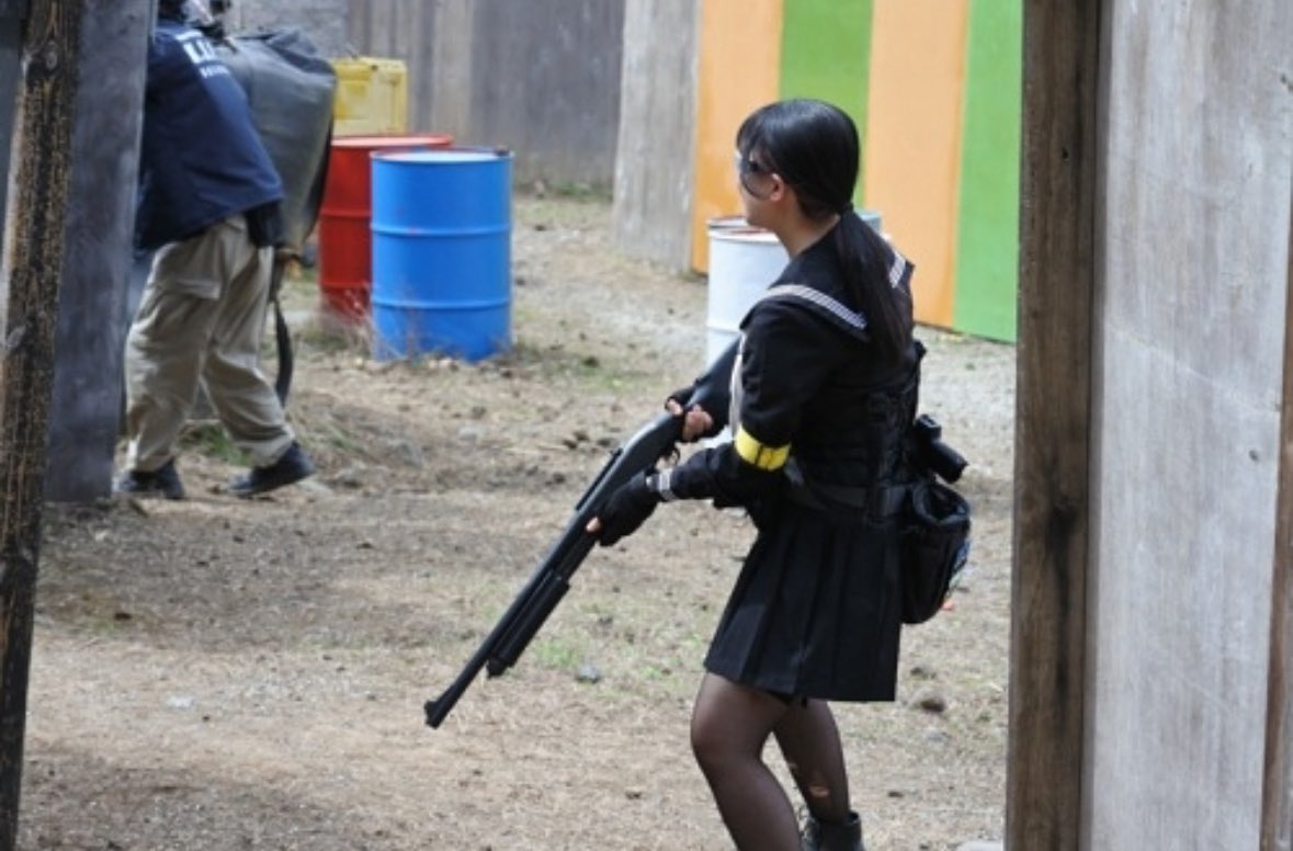 Coujyotyo's tweet image. ぽんこつ工場長ですぅ、シスターとセーラー服で参戦
今回は痛かった、めちゃんこ痛かった
おろしたてショットガンも使えてうれしみした
CATが恋しかったです。
お疲れ様でした(*^^*)
 #アサルトフロント
 #恥外法権