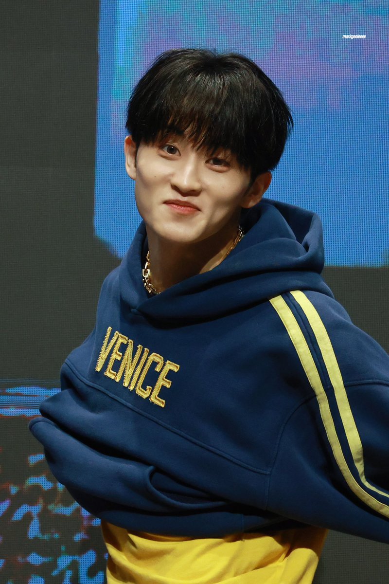markgeoleeee's tweet photo. 250420 비스테이지 대면 팬싸 

#마크 #MARK #NCT https://t.co/JEFpxmDXtt