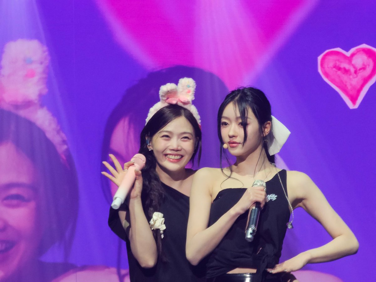 BonvoyageSn's tweet photo. 250419 Milky Way D-1

I will love you forever💙

#효정 #유아 #오마이걸 https://t.co/j2KzUtOLOi