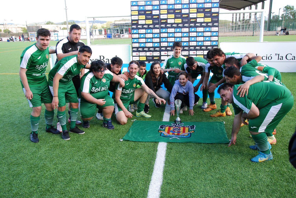 FundacioUEC's tweet photo. #InserCOR • Una temporada més per Setmana Santa, el nostre equip ha participat en el #MICIntegra! 🏆
👏🏻🏅Excel•lent jornada de @micfootball, quedant CAMPIONS de la Fase Plata!
🔝 Gran treball! FELICITATS! 😍
#FundacióUEC #Ambelverdalcor 💚 https://t.co/kRdtm9oPfj