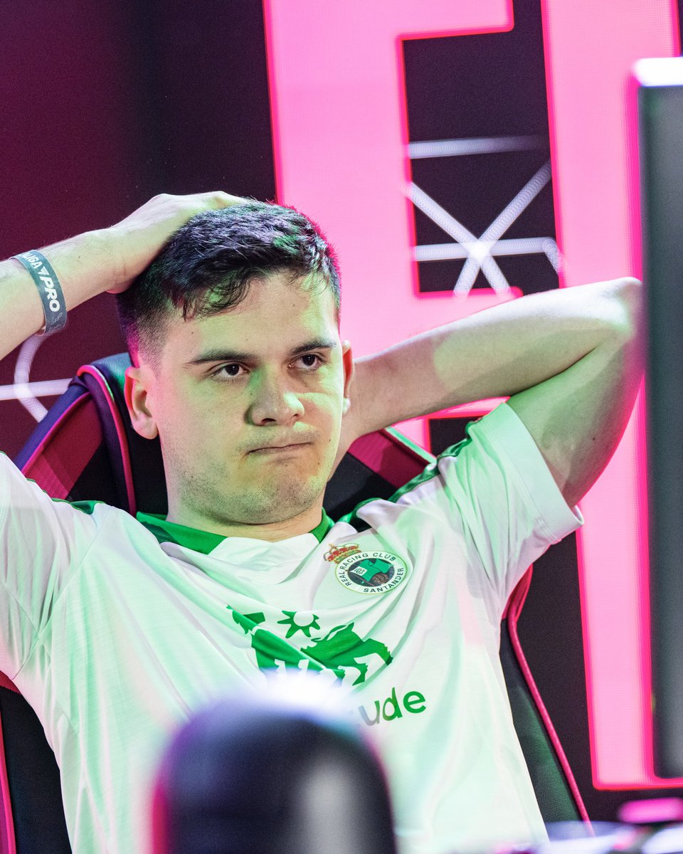 Real Racing Club Esports (@rrcesports) on Twitter photo 🟢 Finaliza #LALIGAFCPRO para <a href="/rauni16_/">Rauni</a>. El representante racinguista, presente hoy en Mestalla para la fase final del campeonato, ha caído en octavos ante <a href="/yagofawaz/">Yago Fawaz</a>, jugador del <a href="/RealBetis/">Real Betis Balompié 🌴💚</a>.
¡Orgullosos de tu temporada! 👏💚 🟢 Finaliza #LALIGAFCPRO para <a href="/rauni16_/">Rauni</a>. El representante racinguista, presente hoy en Mestalla para la fase final del campeonato, ha caído en octavos ante <a href="/yagofawaz/">Yago Fawaz</a>, jugador del <a href="/RealBetis/">Real Betis Balompié 🌴💚</a>.
¡Orgullosos de tu temporada! 👏💚