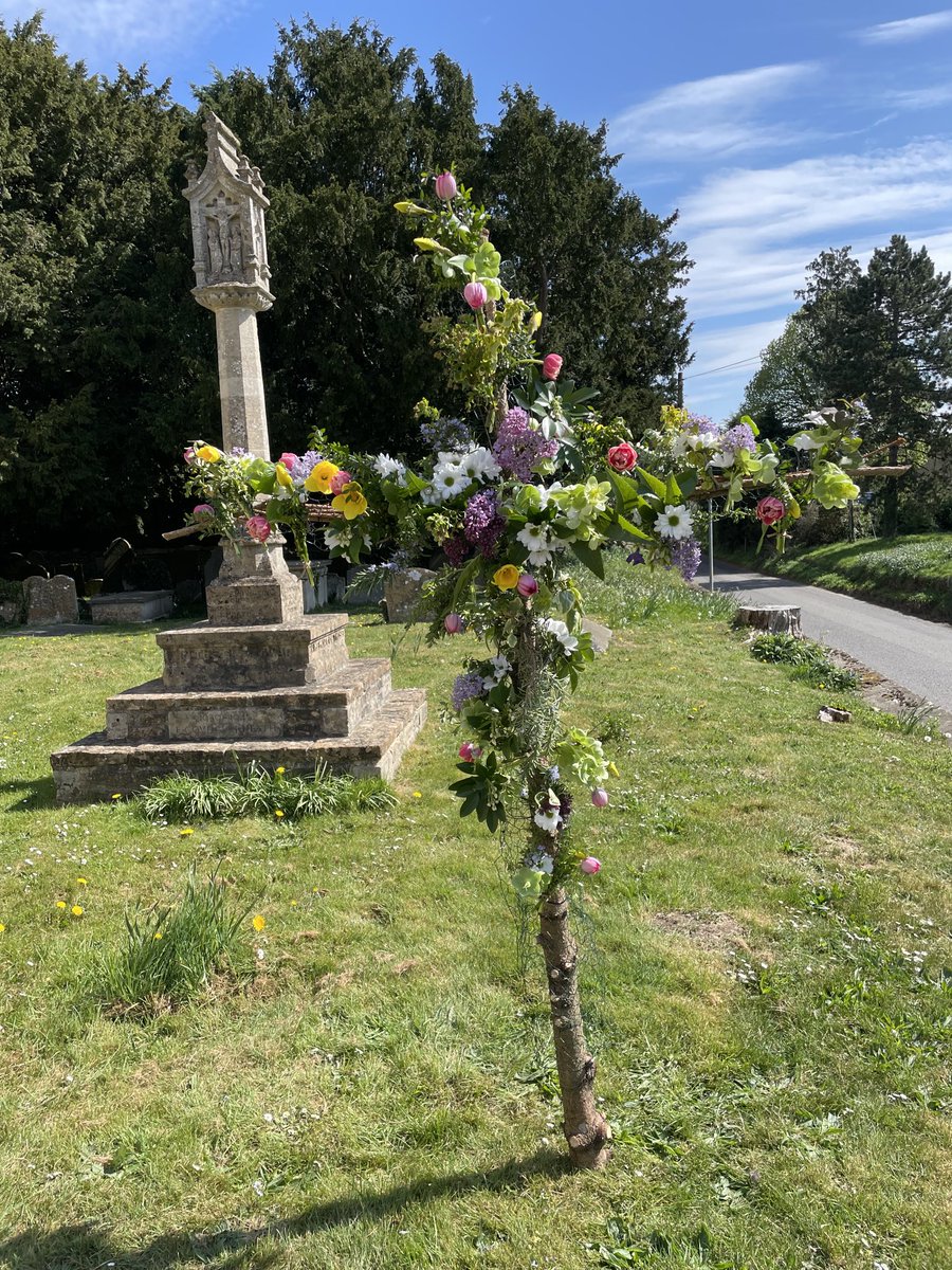 Happy Easter from glorious sunny Wiltshire ⁦<a href="/DraycotChurches/">Draycot Churches</a>⁩