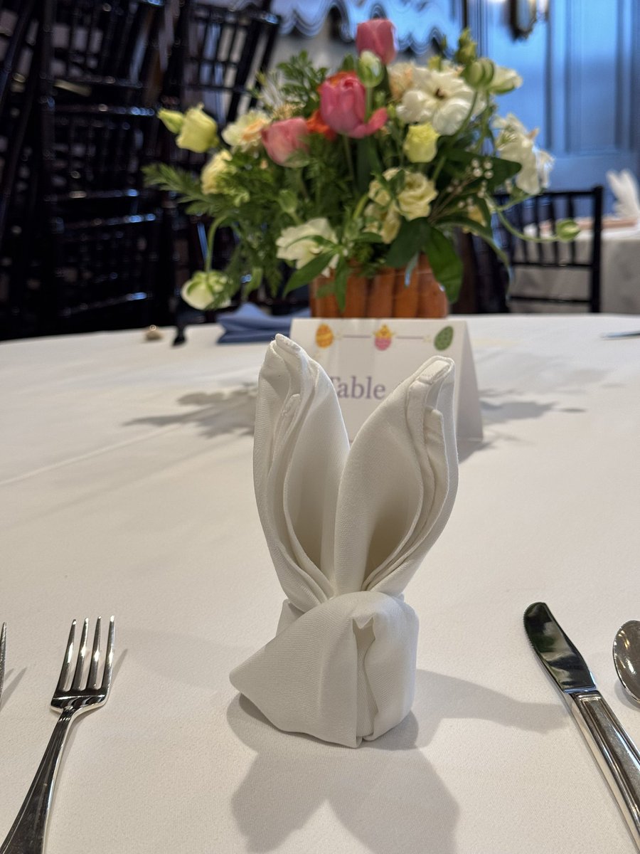 fleur_de_CCD's tweet photo. Enjoying the gorgeous florals at CCD’s Easter brunch by our florist Denise Daleke.  Happy Easter everyone!!! https://t.co/eKQFFiNzWB