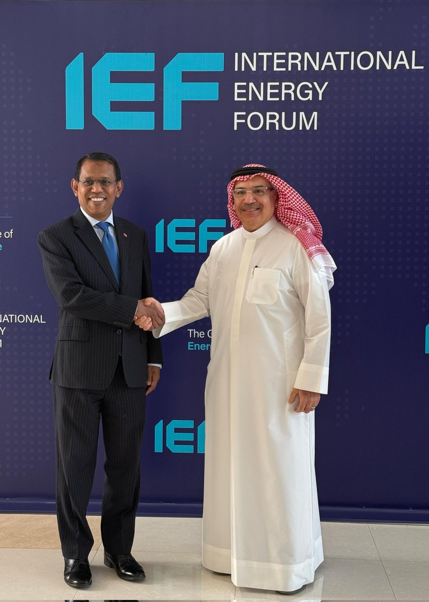 Ambassador <a href="/AhmedSareer/">Ahmed Sareer</a> paid a courtesy call on H.E. Eng. Jassim Al-Sharwi, Secretary General of the International Energy Forum. At the meeting, they exchanged views on energy challenges facing the Maldives and explored possibilities for collaboration.