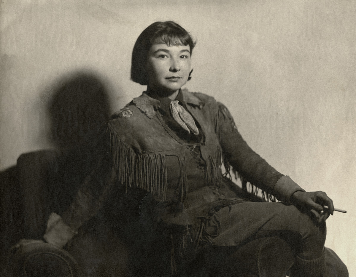 Archie Belaney, a British man who called himself Grey Owl, is credited with saving the Canadian beaver from extinction, but it was Anahareo who turned him to  conservation.
Her story is often ignored, but she was an author, activist and woman ahead of her time.

🧵1/16