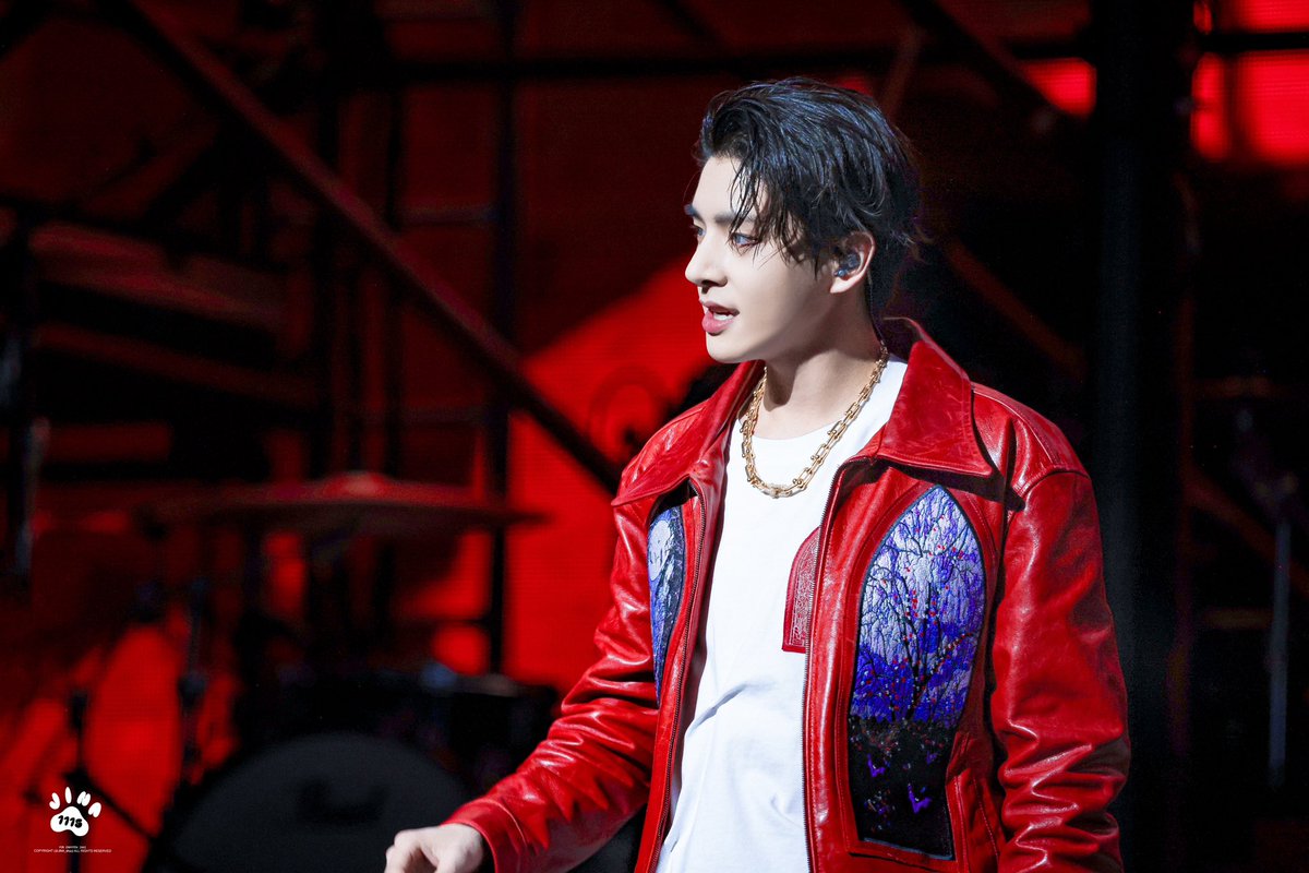 1115gallery's tweet photo. the most vampire look of jake to ever exist, he's taking vampirism concept too real 🧛‍♂️🦇

#ENCHELLA #ENHYPEN_JAKE #JAKE https://t.co/HogfweytWn