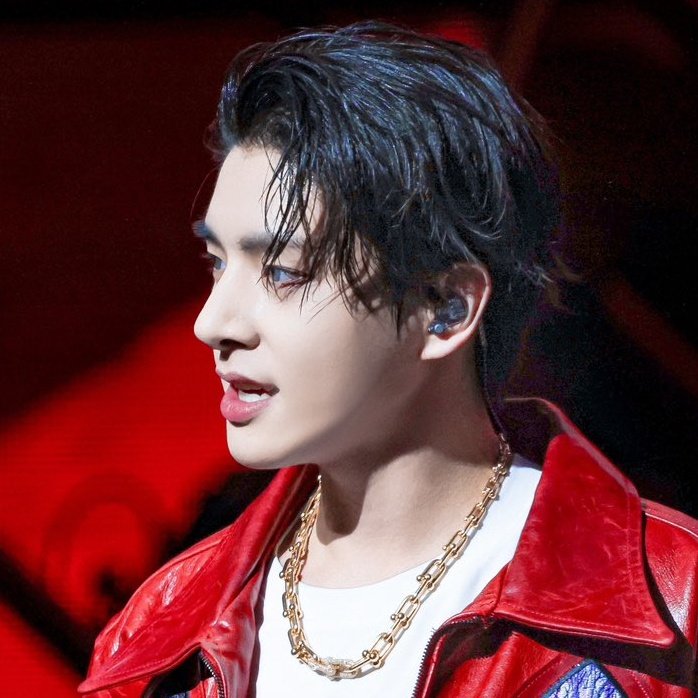 1115gallery's tweet photo. the most vampire look of jake to ever exist, he's taking vampirism concept too real 🧛‍♂️🦇

#ENCHELLA #ENHYPEN_JAKE #JAKE https://t.co/HogfweytWn