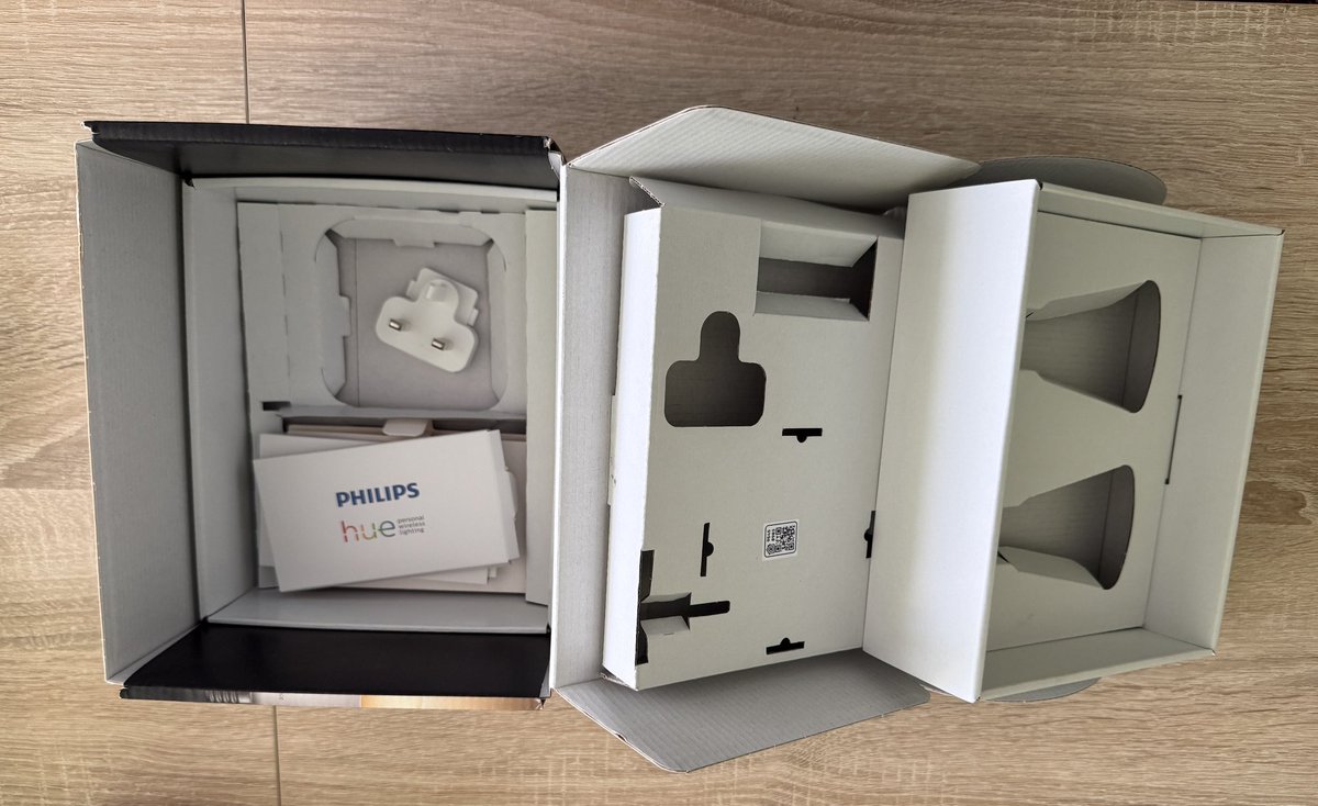 SPRZEDAJE!! Proszę o RT! 😊😊
Philips Hue +Mostek + dimmer switch. 
Wszystko działa oczywiście. 
Zestaw 2 żarówki White Ambiance/Dimmer Switch/Mostek -250 PLN
Dwie żarówki GU10 White Ambiance - 150 PLN

Jeśli ktoś chce całość dogadamy się z ceną 😉