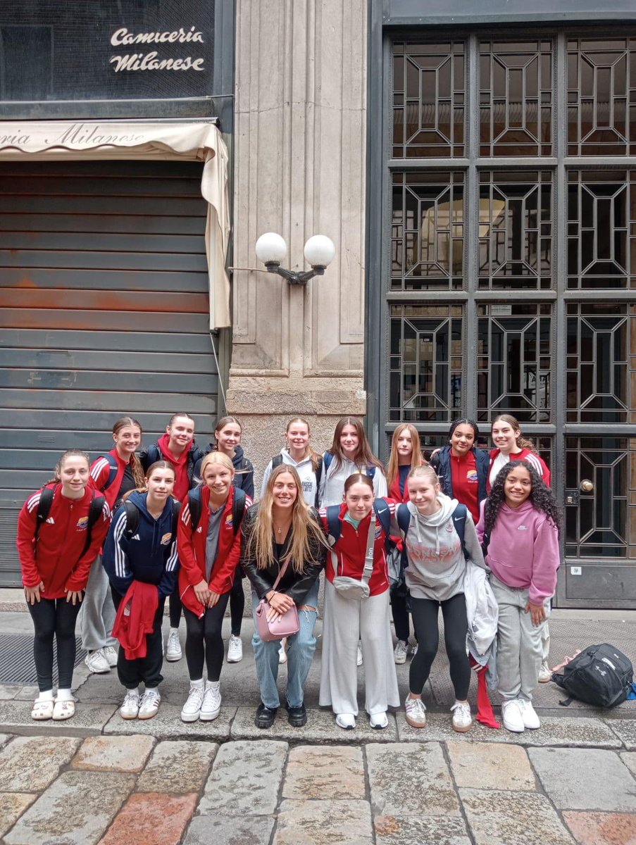 A big thanks to Como striker 
<a href="/AlexandraKerr7/">Alexandra Kerr</a> for taking time to speak to our <a href="/MAYouthSoccer/">Mass Youth Soccer</a> ODP girls in Milan today ⚽️🇮🇹⚽️