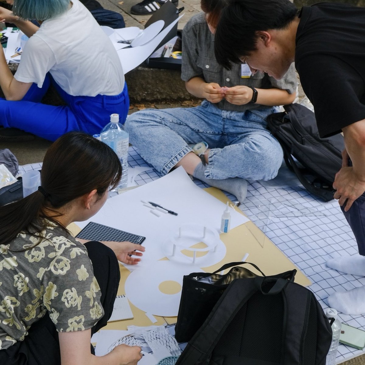 ground_level_'s tweet photo. GL交流会2024も上野公園で開催しました
テーマは「大阪・関西万博」
万博では若手建築家が設計した
トイレ・展示施設・休憩所・ポップアップステージをグループで即日設計しました！講評は、万博に携わられている吉村靖孝先生と斎藤信吾先生にして頂きました！
#GL交流会 
#万博
#春から建築学生 https://t.co/uvNPZbxg4K