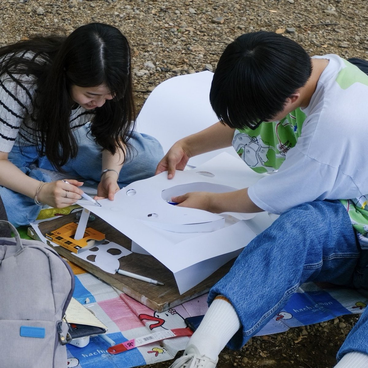 ground_level_'s tweet photo. GL交流会2024も上野公園で開催しました
テーマは「大阪・関西万博」
万博では若手建築家が設計した
トイレ・展示施設・休憩所・ポップアップステージをグループで即日設計しました！講評は、万博に携わられている吉村靖孝先生と斎藤信吾先生にして頂きました！
#GL交流会 
#万博
#春から建築学生 https://t.co/uvNPZbxg4K