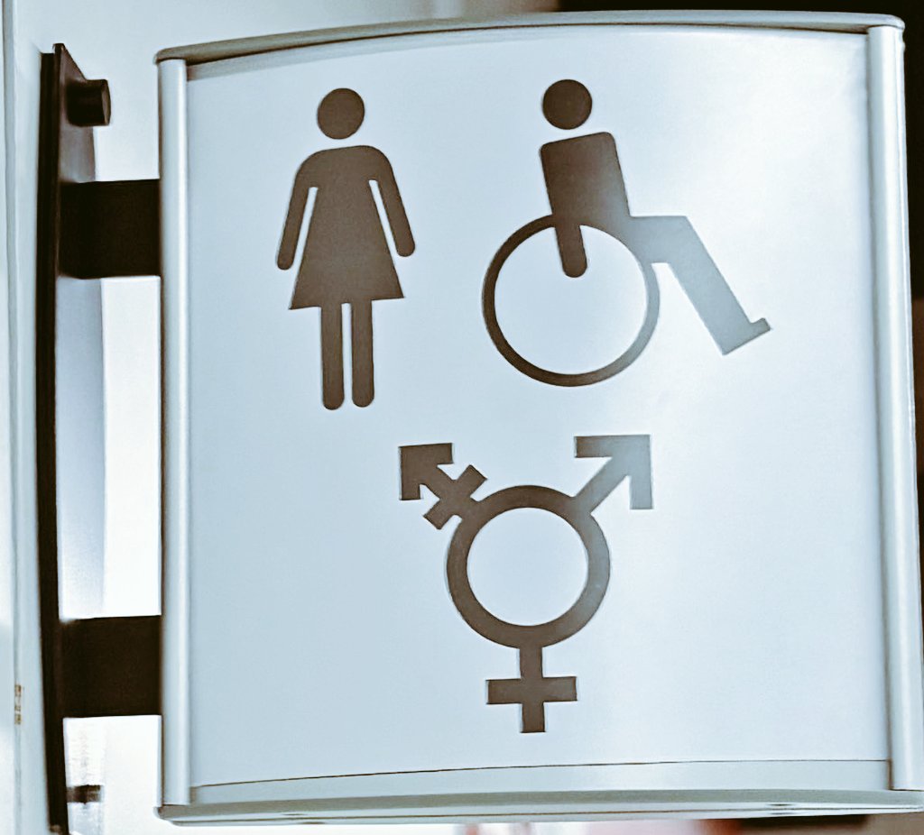 emocionycambio's tweet photo. @V_Albo_ @AinhoaMaite No puedo con las de éste  "feminismo" me producen tirria y auténtico malestar. 
 #Mujeres #EnPie 
#StopAndrocentrism  
#StopDelirioTrans https://t.co/XMZRw2CJWY