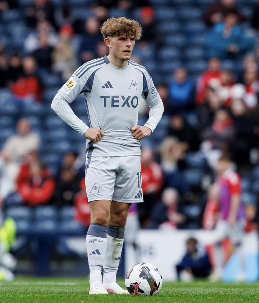 LeightonC20's tweet photo. Big win yesterday! Thank you for the amazing support 🔴 @AberdeenFC https://t.co/A2V8Sa25bA