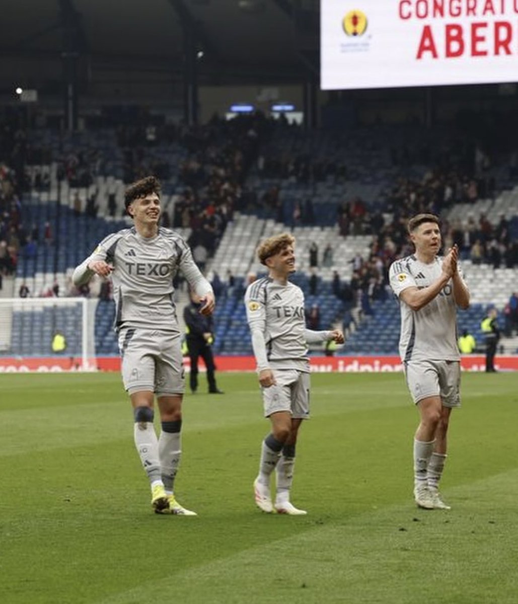 LeightonC20's tweet photo. Big win yesterday! Thank you for the amazing support 🔴 @AberdeenFC https://t.co/A2V8Sa25bA