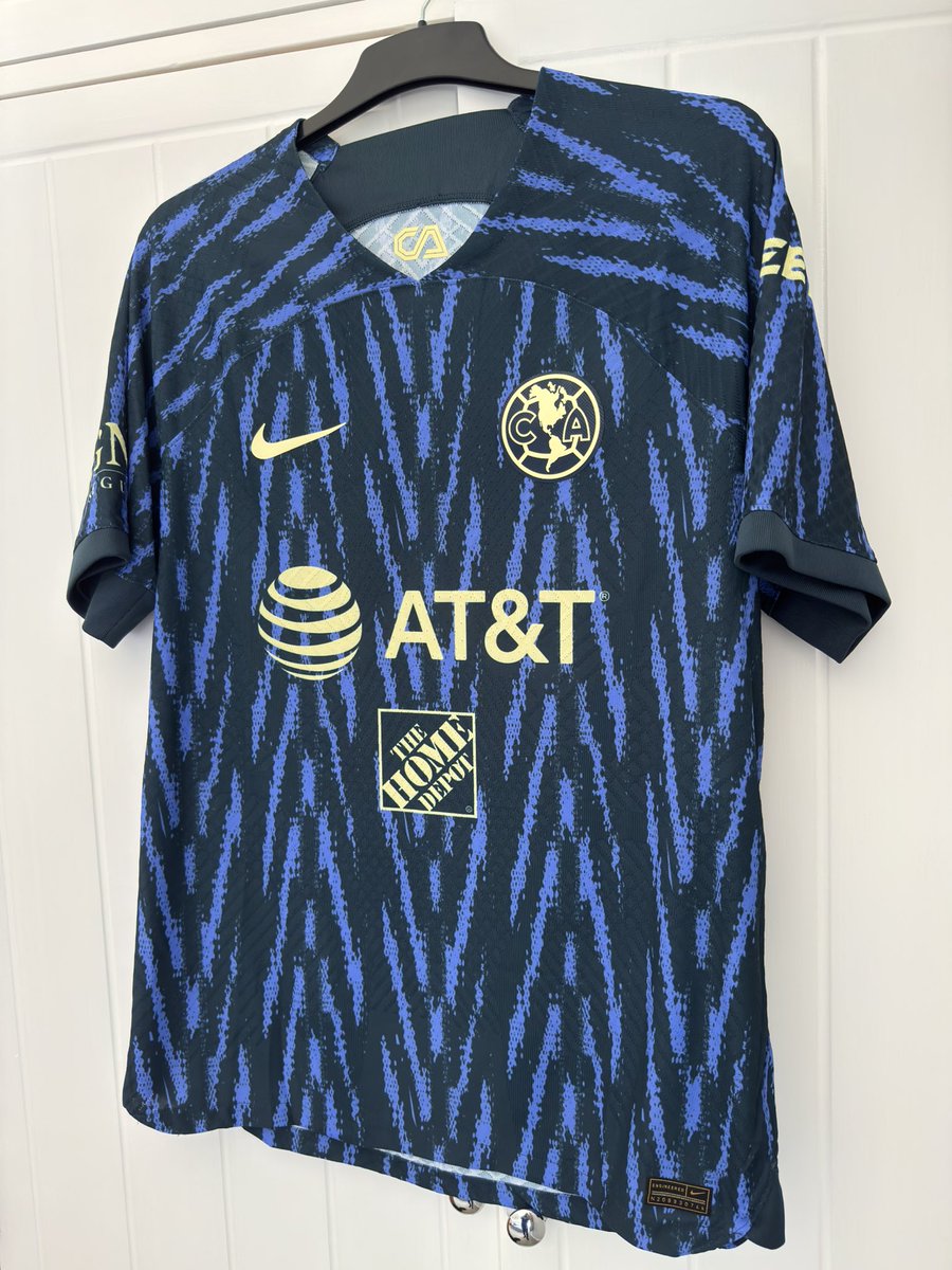 madsean86's tweet image. My first Nike DFA shirt arrived yesterday and it did not disappoint. Had always wanted this shirt but I could only find it sold in stadium fit in this country so had to venture to eBay US