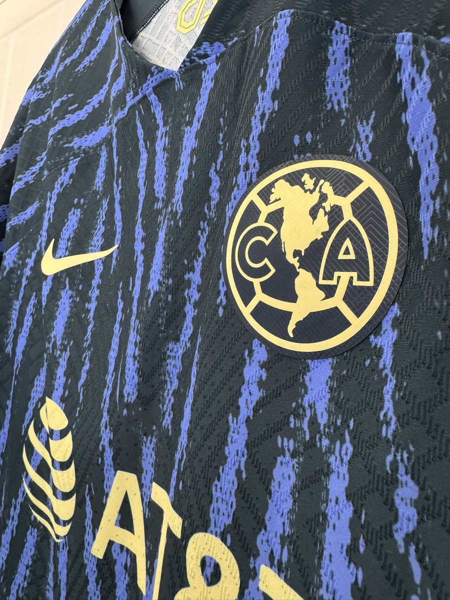 madsean86's tweet image. My first Nike DFA shirt arrived yesterday and it did not disappoint. Had always wanted this shirt but I could only find it sold in stadium fit in this country so had to venture to eBay US
