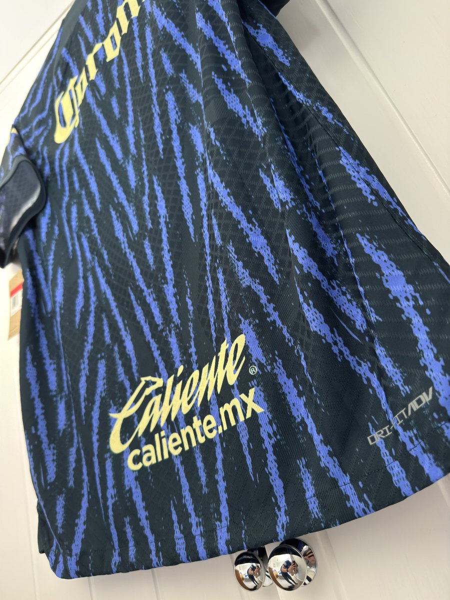 madsean86's tweet image. My first Nike DFA shirt arrived yesterday and it did not disappoint. Had always wanted this shirt but I could only find it sold in stadium fit in this country so had to venture to eBay US