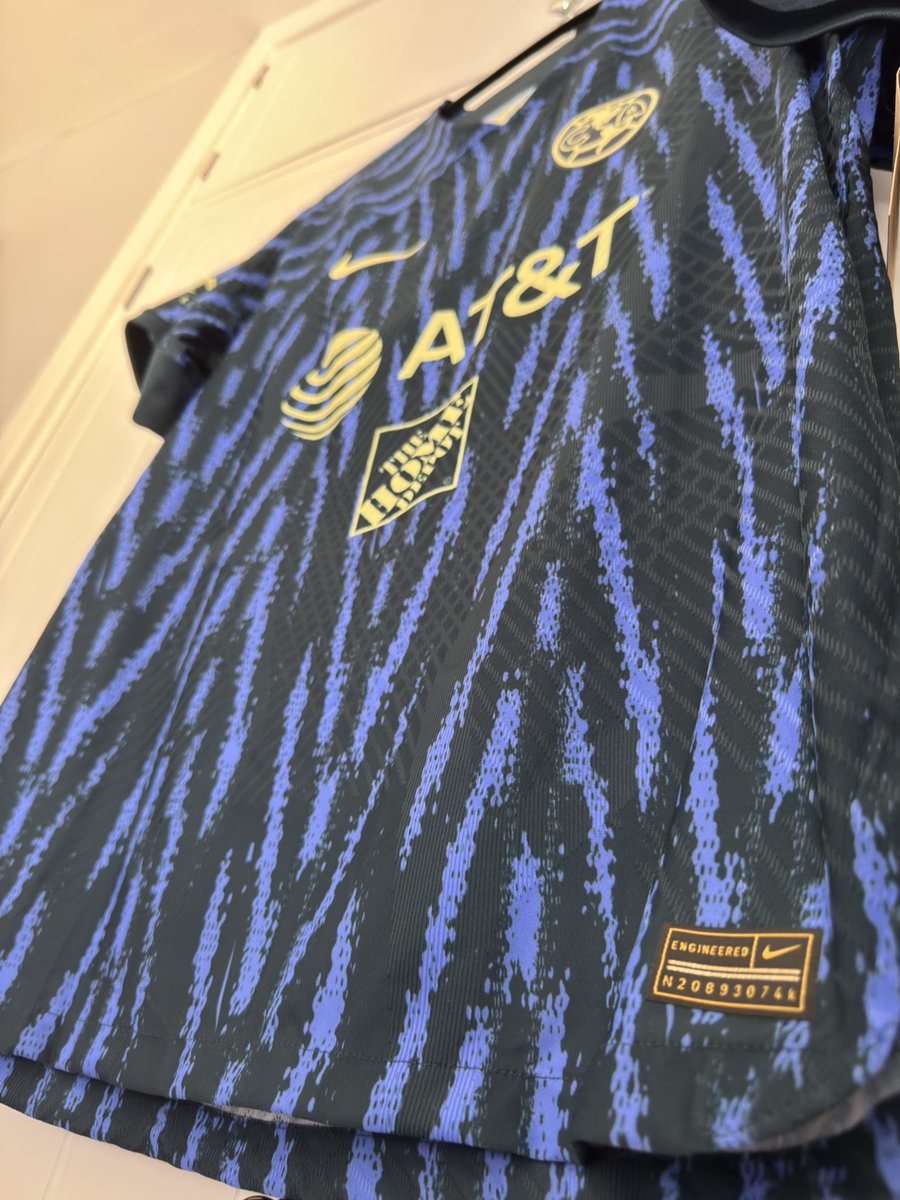 madsean86's tweet image. My first Nike DFA shirt arrived yesterday and it did not disappoint. Had always wanted this shirt but I could only find it sold in stadium fit in this country so had to venture to eBay US