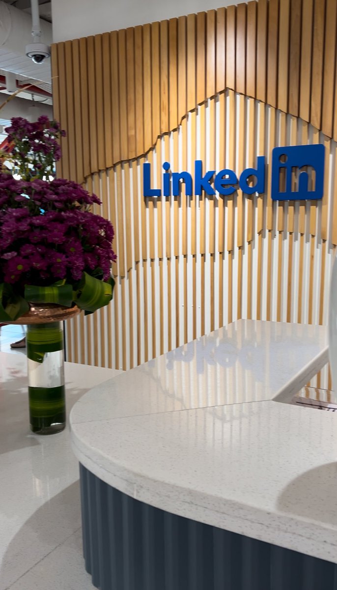 _sejalrai_'s tweet photo. Career Update 2.0 ✨🧿

Grateful to have received offers from both @Google and @LinkedIn .
Excited to share that I’ve joined LinkedIn as a Software Engineer! 🚀💙

#Linkedin #Google #softwaredevelopment #NewBeginnings #LinkedinLife https://t.co/HUTdE02TFK