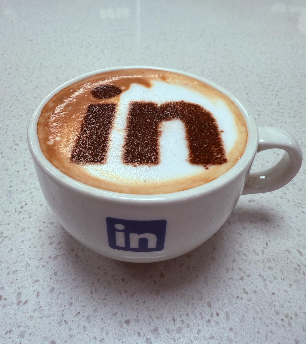 _sejalrai_'s tweet photo. Career Update 2.0 ✨🧿

Grateful to have received offers from both @Google and @LinkedIn .
Excited to share that I’ve joined LinkedIn as a Software Engineer! 🚀💙

#Linkedin #Google #softwaredevelopment #NewBeginnings #LinkedinLife https://t.co/HUTdE02TFK