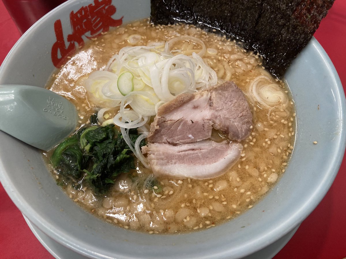 kudo0903's tweet photo. 今日は猫に見張られながらゆっくりお風呂浸かってからの山岡家たまらん https://t.co/6NSxBE0eS6