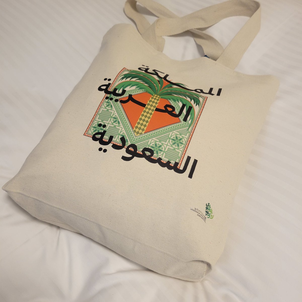 パビリオン毎にお土産やフードも売っています！ 写真は、ヨルダンの砂