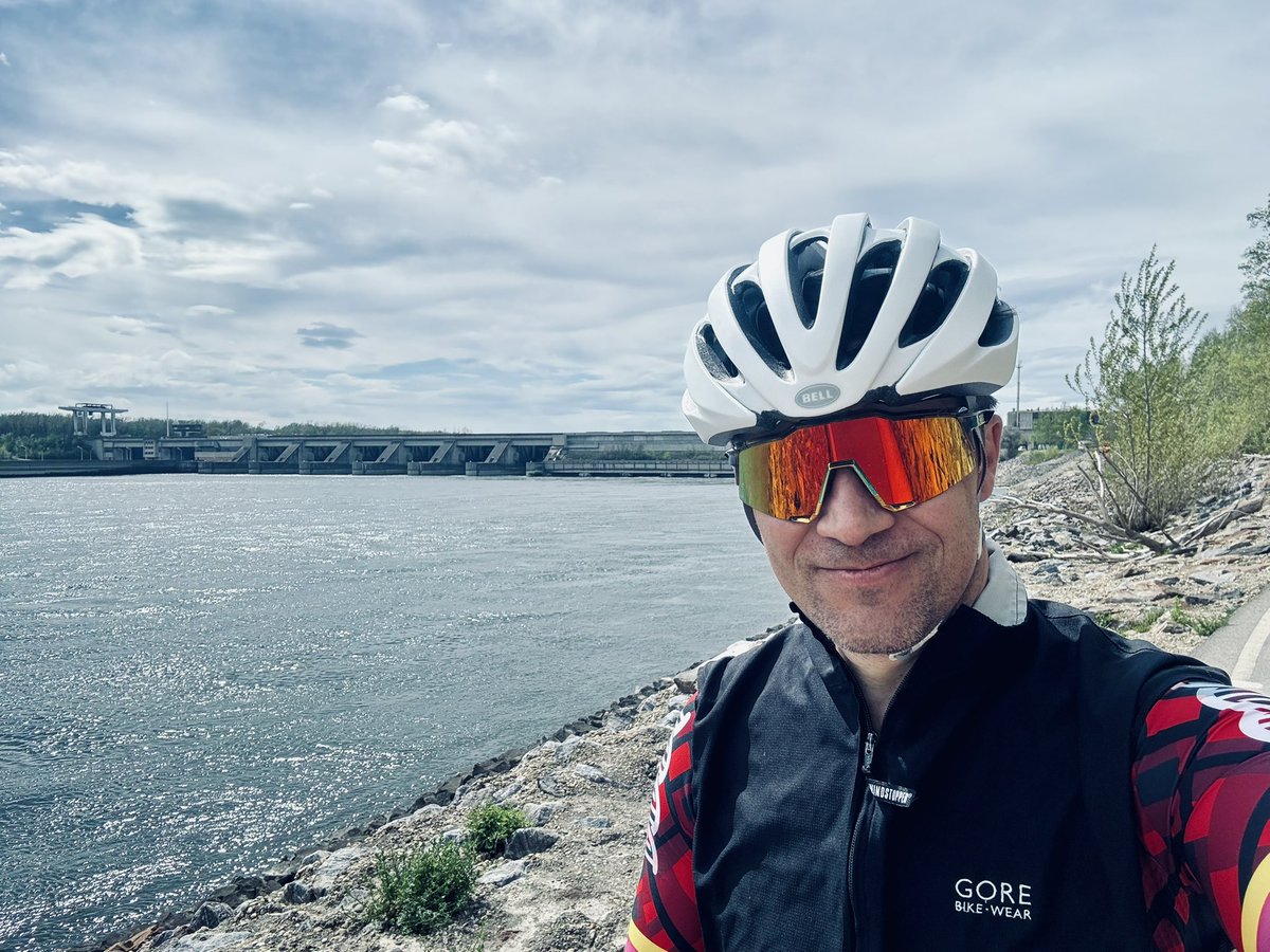 marcbrehme's tweet photo. 𝗛𝗮𝗽𝗽𝘆 𝗘𝗮𝘀𝘁𝗲𝗿!
Amidst challenges &amp; change, it’s the spirit of venturing &amp; innovation that seeks opportunities and opens doors to new horizons. 
Here’s to fresh perspectives, renewed energy, and bold ideas 💪💡.
#HappyEaster #Innovation #Venture #Mindset #Grow🐣🌱✨ https://t.co/WWmMr7E5nT