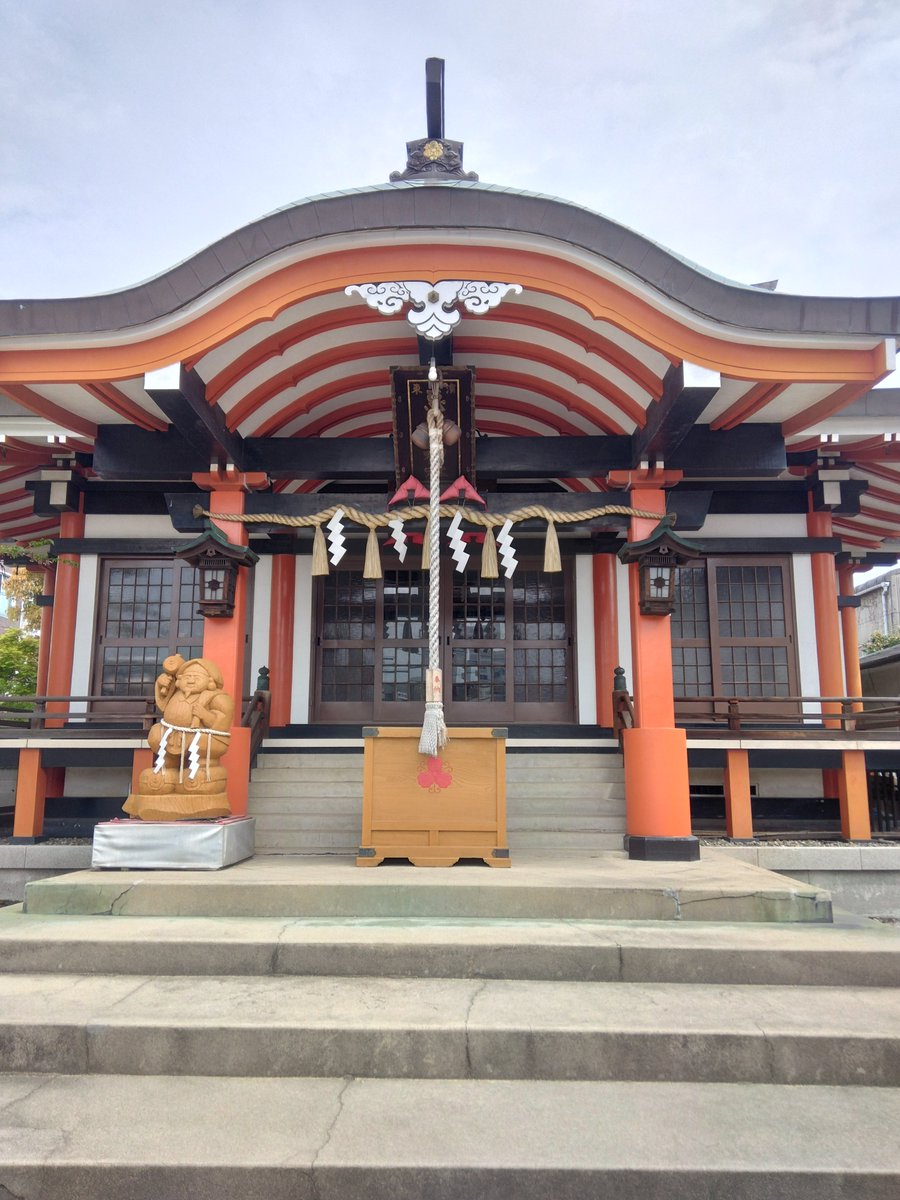こんばんは😊
今日の出勤前に城東町にある東濱恵美須神社に行きました。
日曜の営業の商売繁盛を願っての事もありましたが、本心は今日の『皐月賞』でした。。
お店は繁盛しましたが、肝心の皐月賞は…
神には見放されたようです。