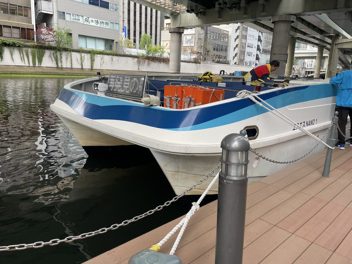Chuo_kumin's tweet photo. 中央区民のためのTodo_12
日本橋をクルーズする

隅田川でよく見かける船、観光客用だと侮ってはいませんか？
日本橋クルーズは若干1時間にして、川を起点として東京の成り立ちが体感できる最良のツアー。添乗員の小気味良い解説が、過去へ想像を膨らませ、東京版ジャングルクルーズにいざなわれます。 https://t.co/NY1src0y33