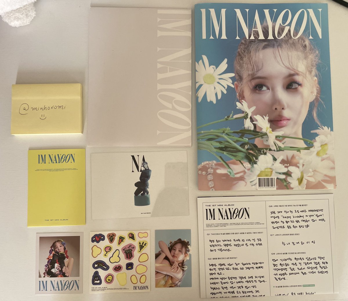 minhoromi's tweet photo. vendo álbum im nayeon 

- R$ 75,00 + frete 
- acompanha apenas os itens da foto
- aceito apenas pix
- feedbacks no perfil 
- mais detalhes/fotos/vídeos no meu pv 

levem essa querida 🩵🩵🩵 https://t.co/zH3al8EYN2