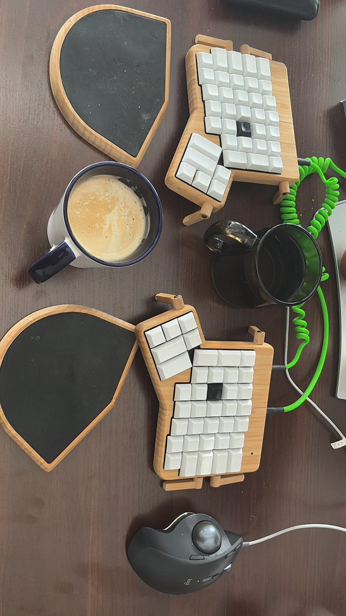 mkasztelnik's tweet photo. @typecraft_dev @dhh Also you should try ergodox https://t.co/G2HZL2MtiY